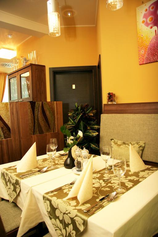 Fine Restaurant & Apartments Malacky Bagian luar foto
