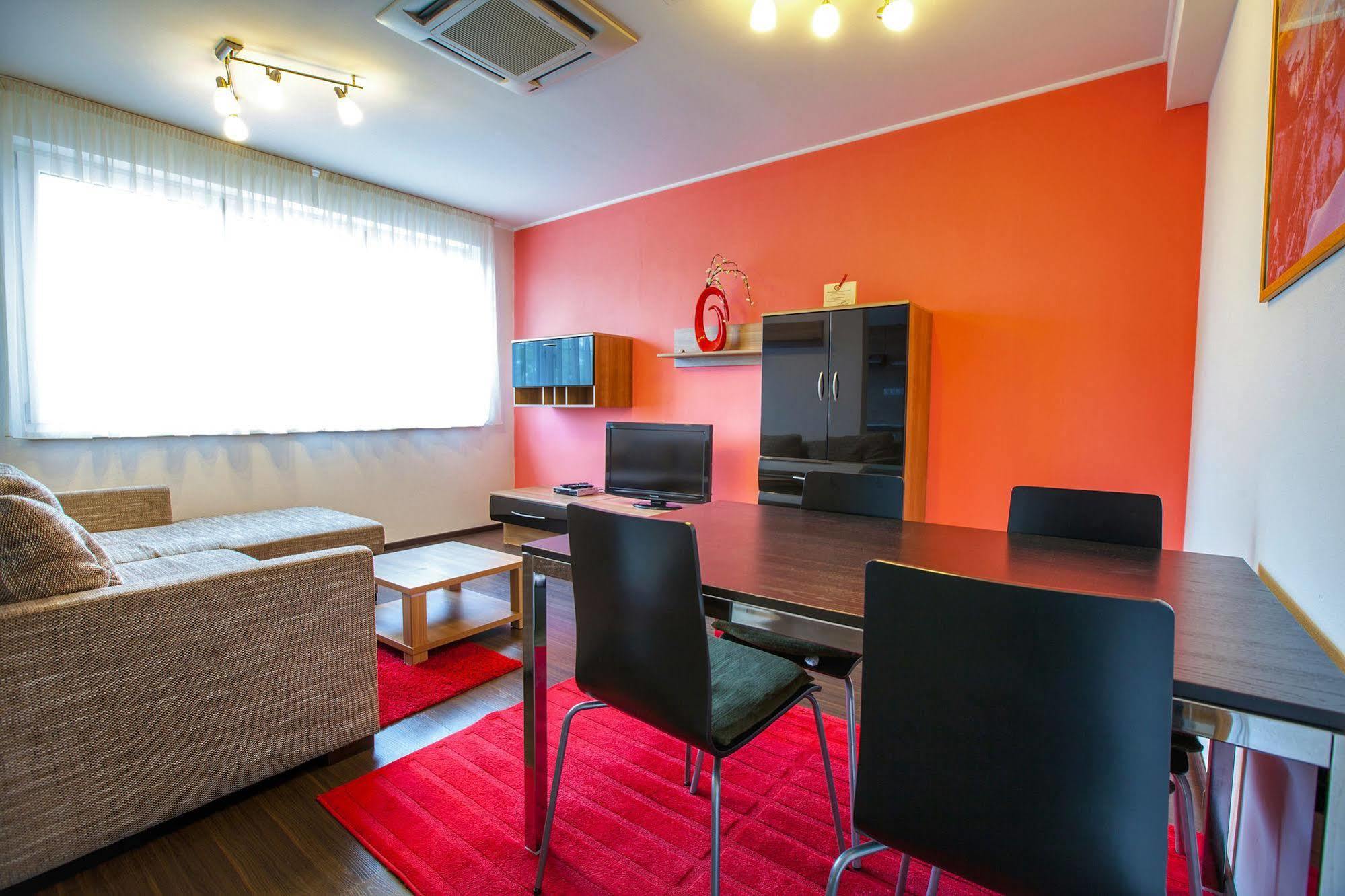 Fine Restaurant & Apartments Malacky Bagian luar foto